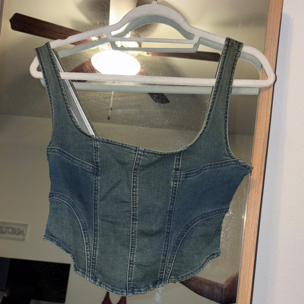 PrettyLittleThing  Denim Crop Top